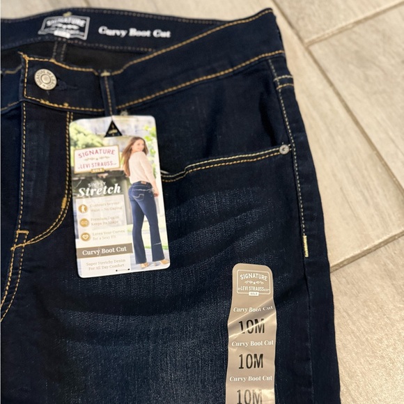 Signature by Levi Strauss Dark Indigo Flare Jeans - Picture 3 of 5